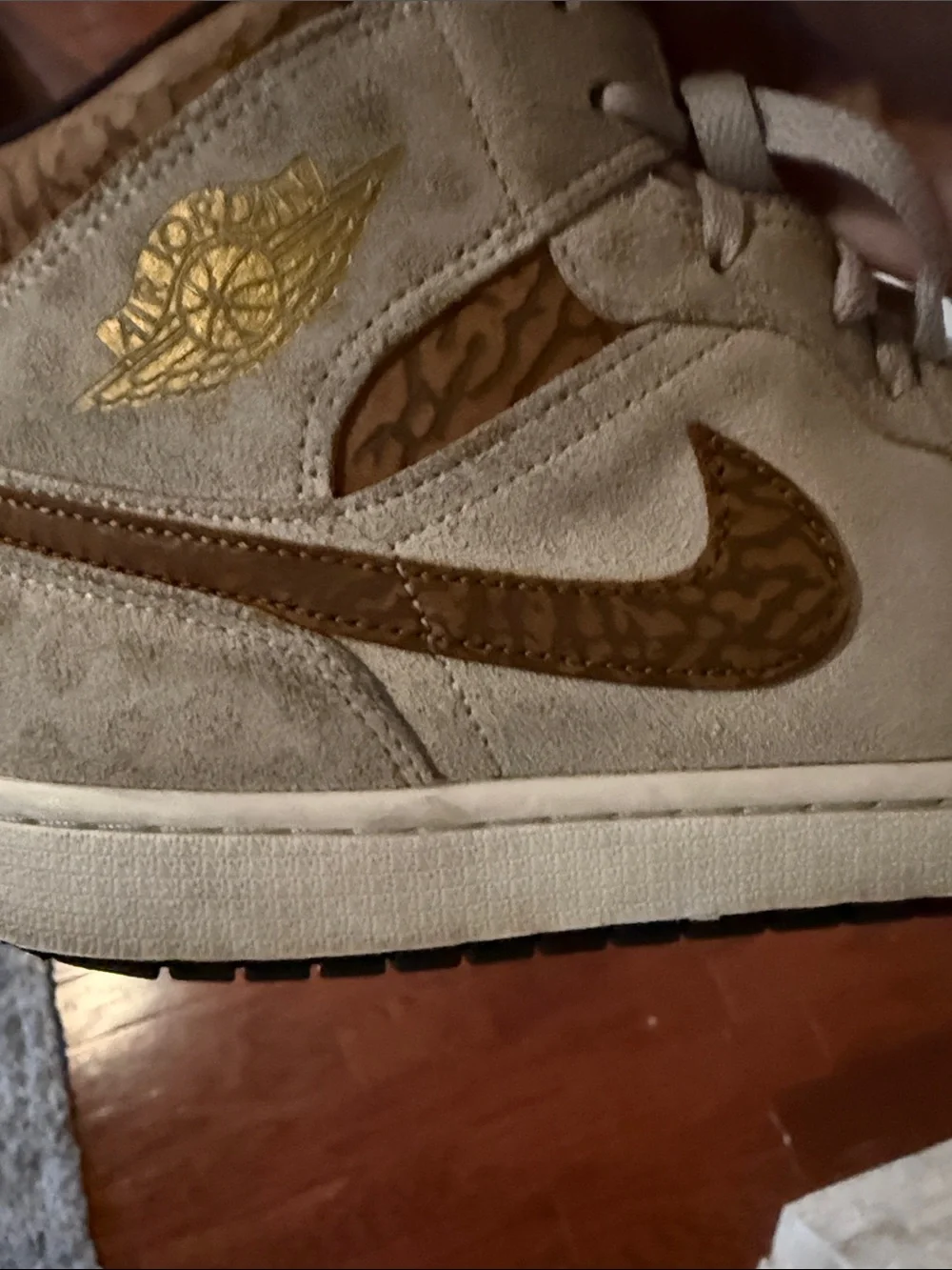 Air Jordan 1 Mid SE 